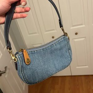 Coach Denim Swinger 20